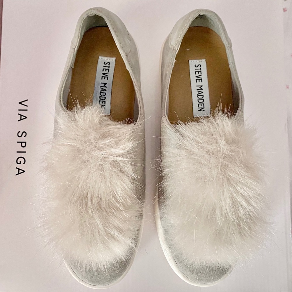 ⛔️SOLD⛔️Steve Madden PomPom Sneakers - Picture 9 of 16